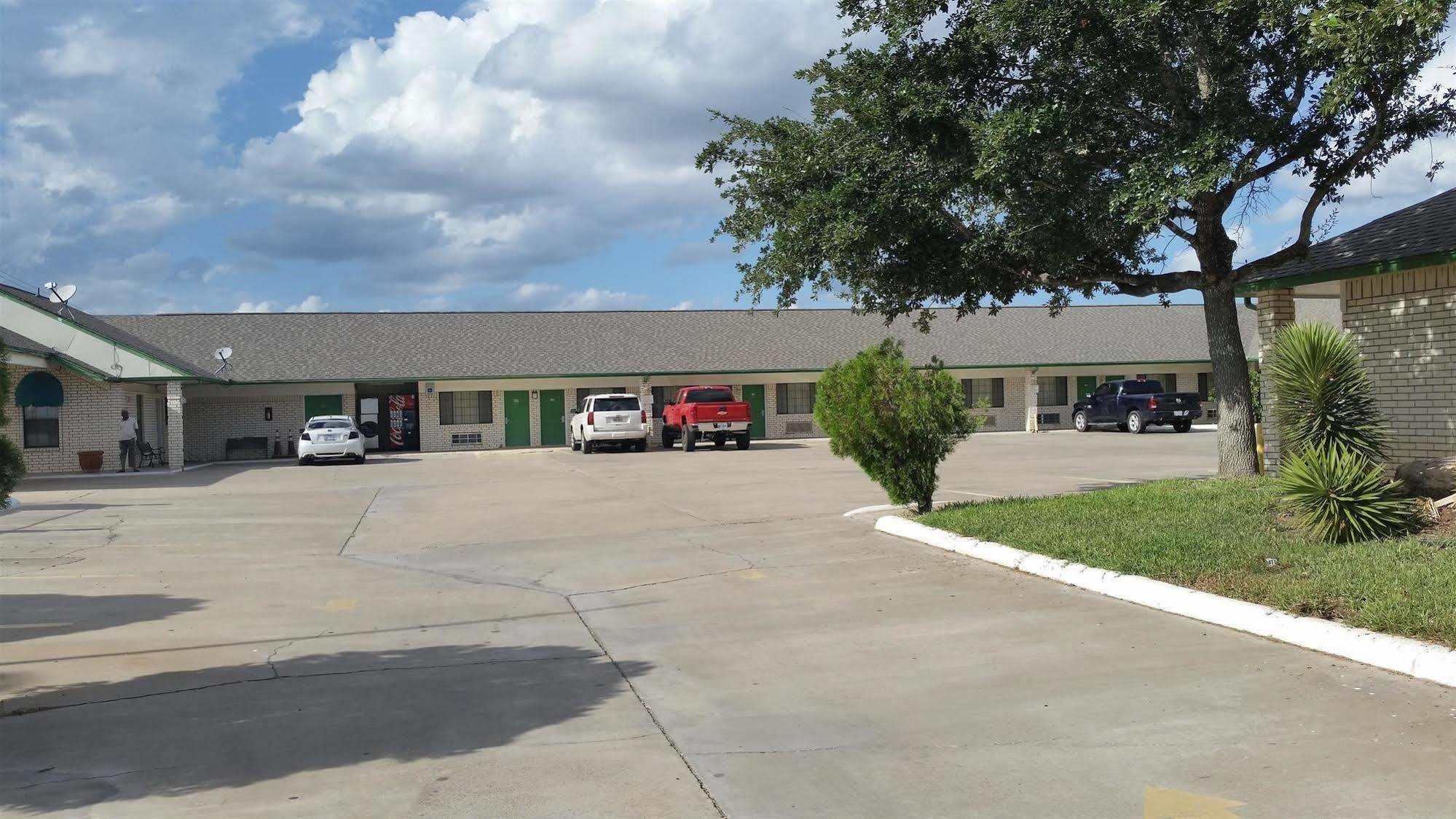 Garden Inn & Suites Hebbronville Εξωτερικό φωτογραφία
